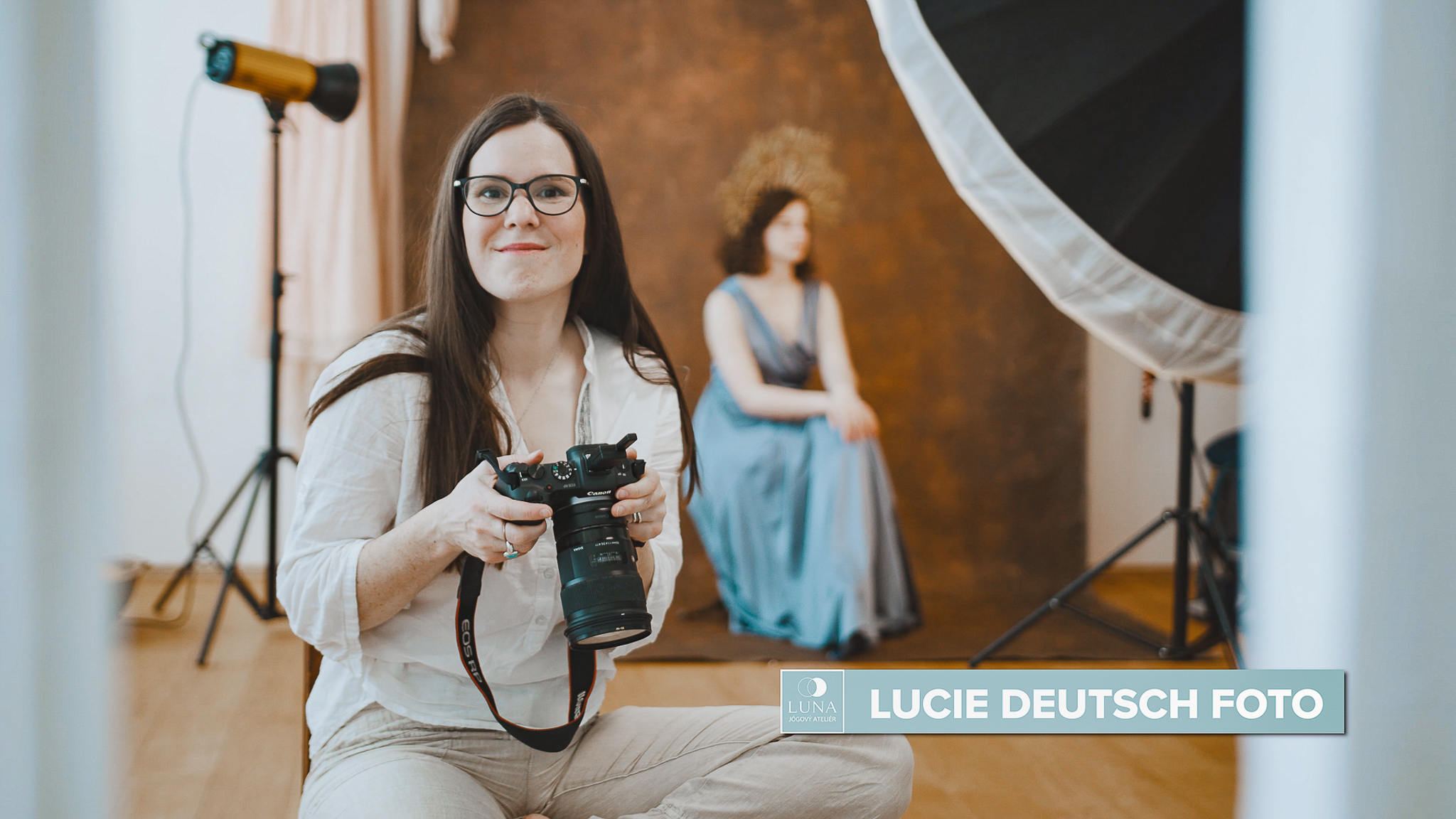 fotografka Lucie Deutsch v ateliéru Luna s modelkou